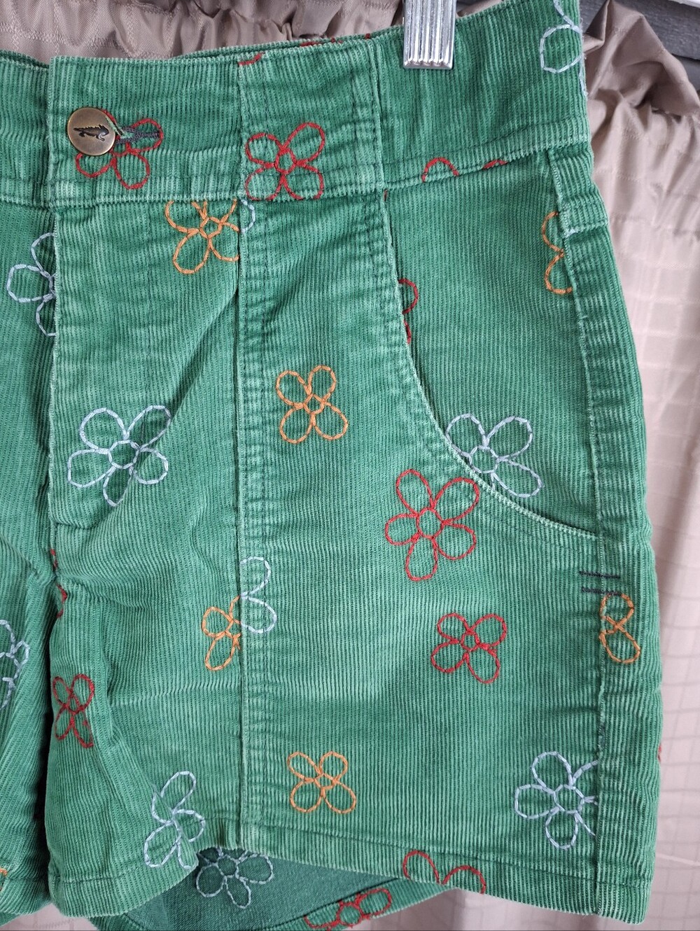 Toad&Co Organic Cotton Embroidered Green Corduroy Short Size 4 - Picture 2 of 5